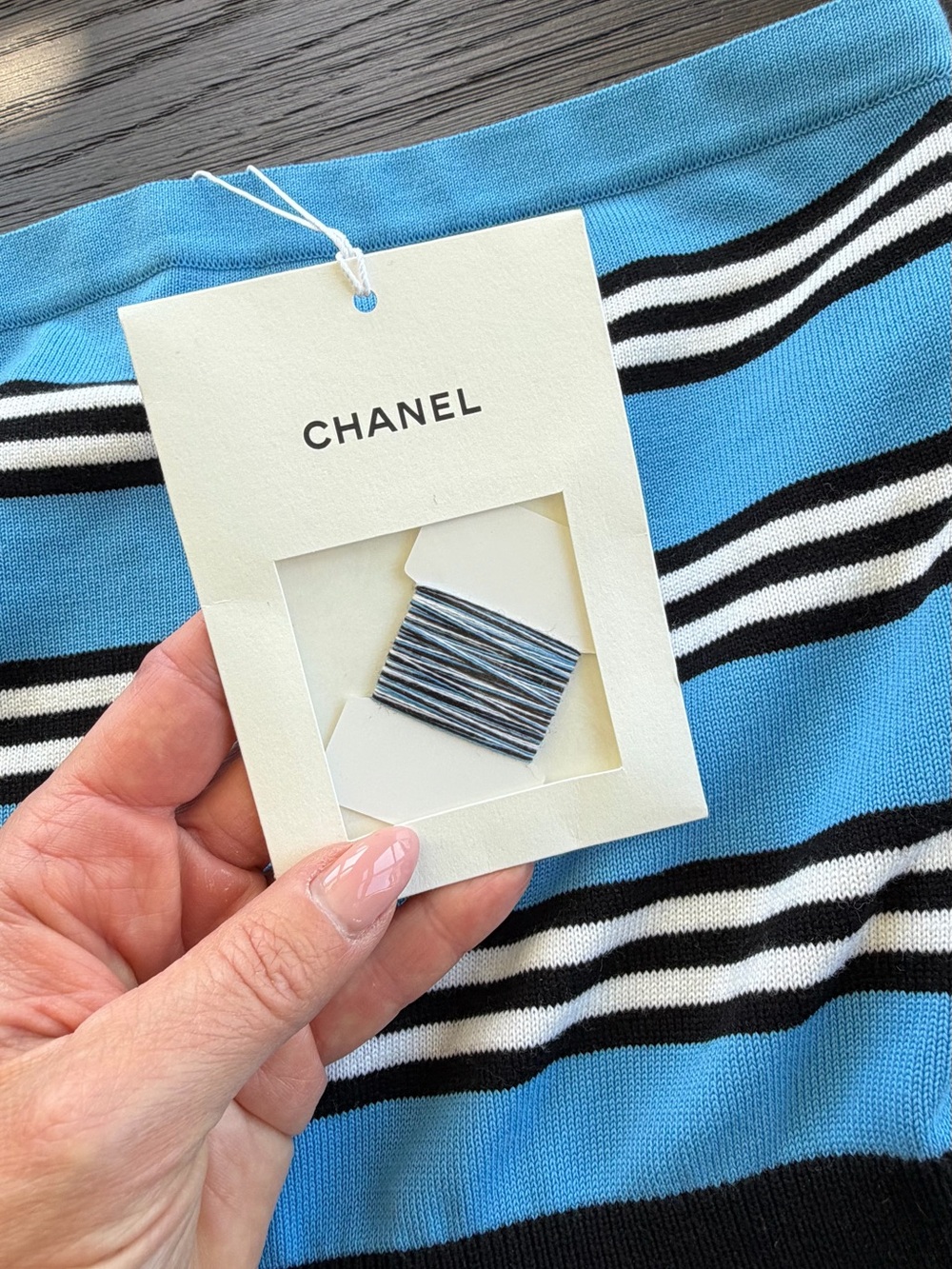 Authentic pre-fall 2024 CHANEL Blue, Black & White Striped Tube Knit Dress - Picture 3 of 11